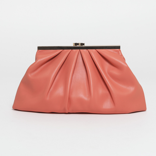 BORSA CLUTCH MORBIDA IN SIMILPELLE CORALLO