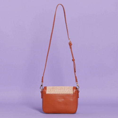 BORSA A TRACOLLA CON INSERTI IN STRAW PAPER - Cuoio