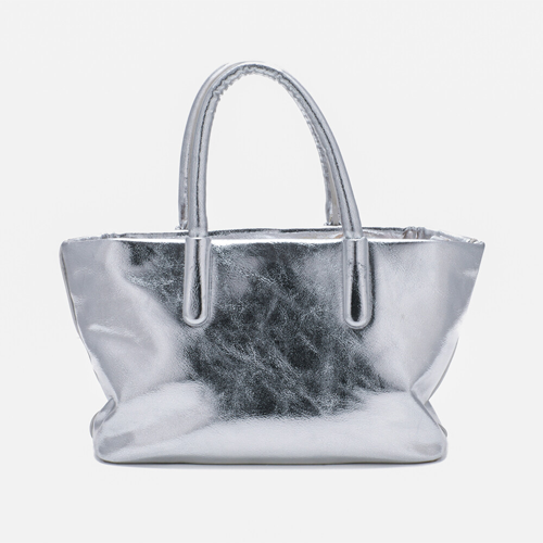BORSA A MANO EFFETTO LAMINATO ARGENTO Mimi Mua Clementi Profumi