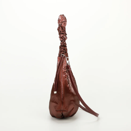 BORSA HOBO IN NYLON CON MANICO ARRICCIATO BORDEAUX