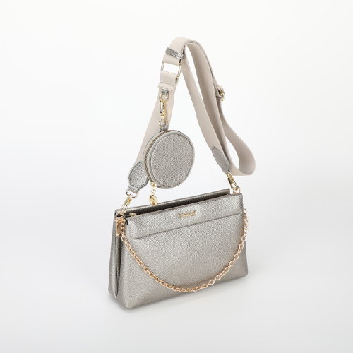 BORSA A TRACOLLA CON DETTAGLIO APPESO ORO