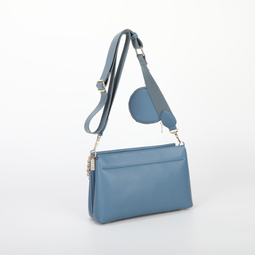 BORSA A TRACOLLA CON DETTAGLIO APPESO BLU