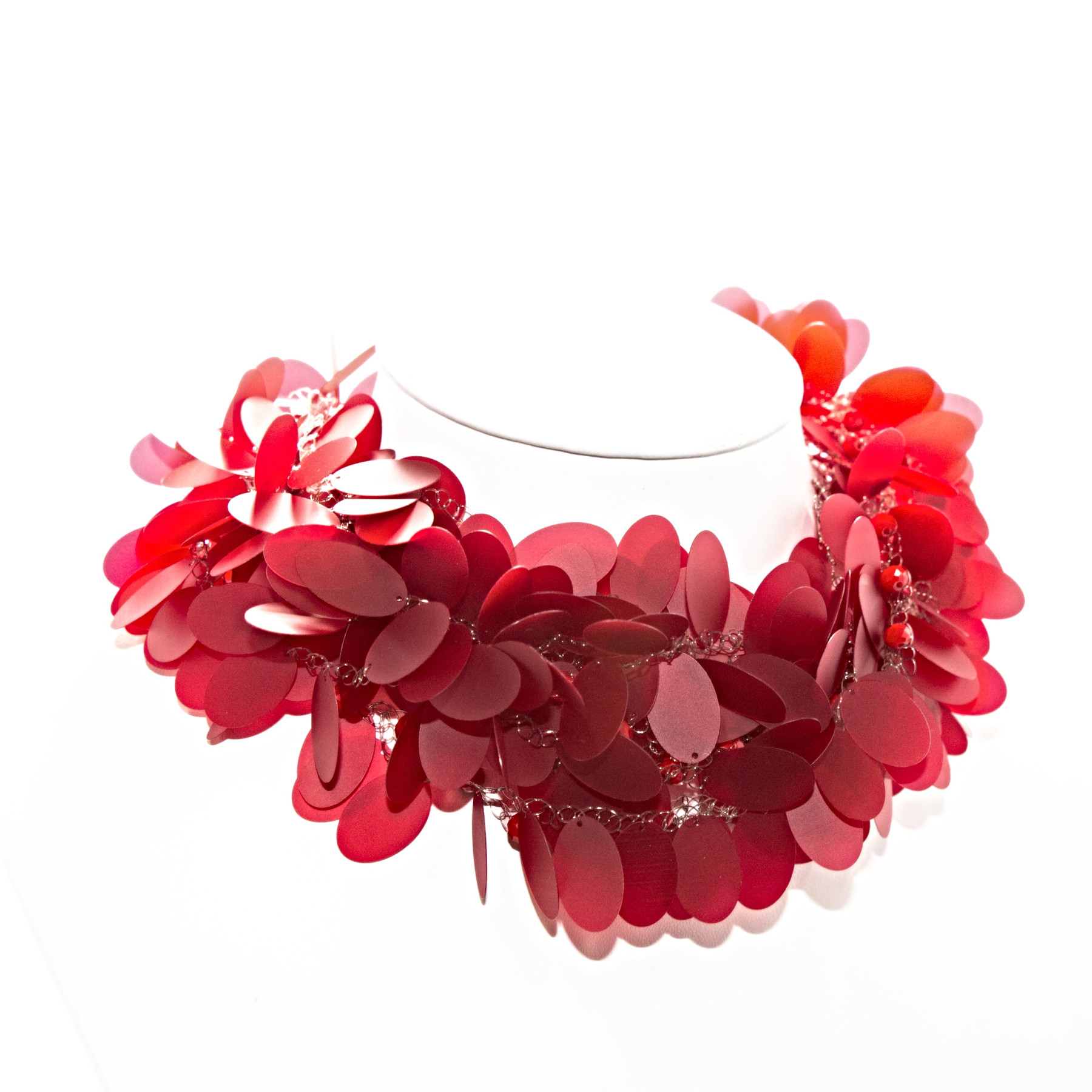 Collana girocollo elastica con pailettes opache rosse