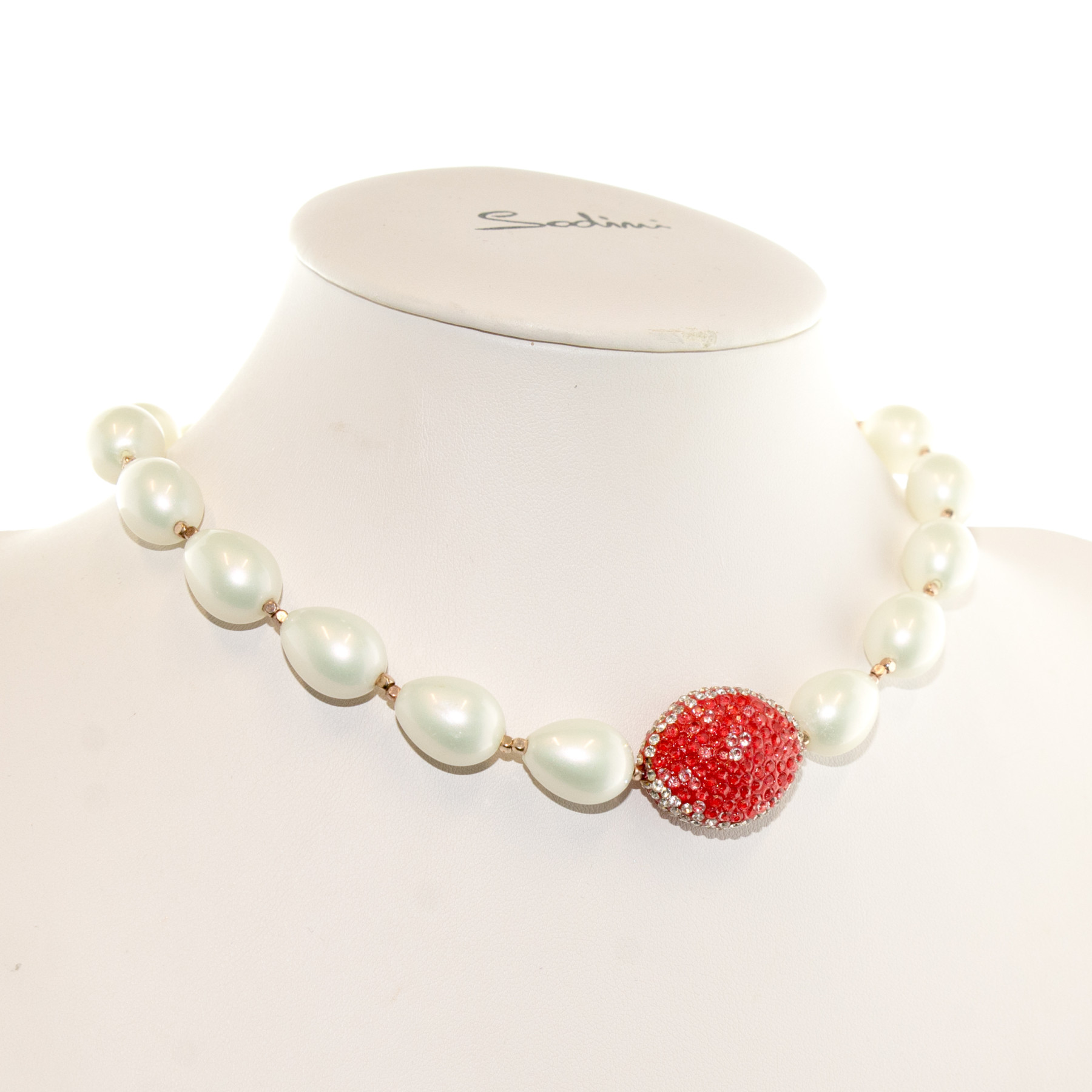 Collana girocollo di perle e ovale rosso con cristalli
