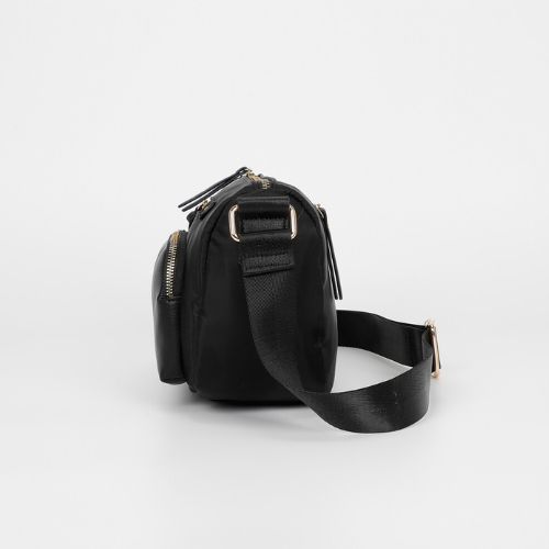 BORSA A TRACOLLA IN NYLON CON DETTAGLI IN PU NERO