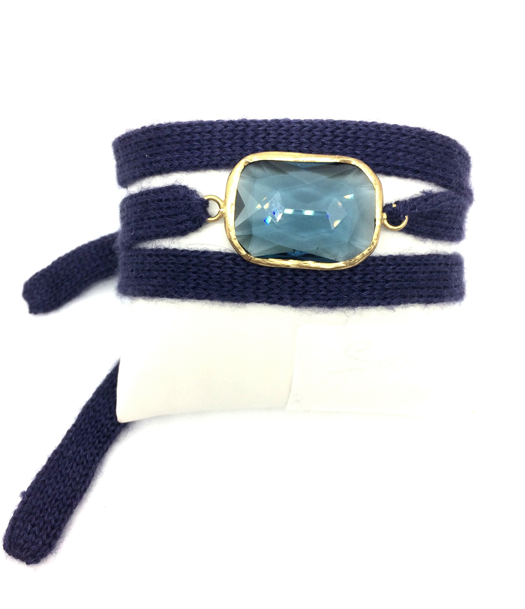 BRACCIALE REGOLABILE IN CACHEMIRE MELANZANA CON CRISTALLO BLU ART. 750243P 