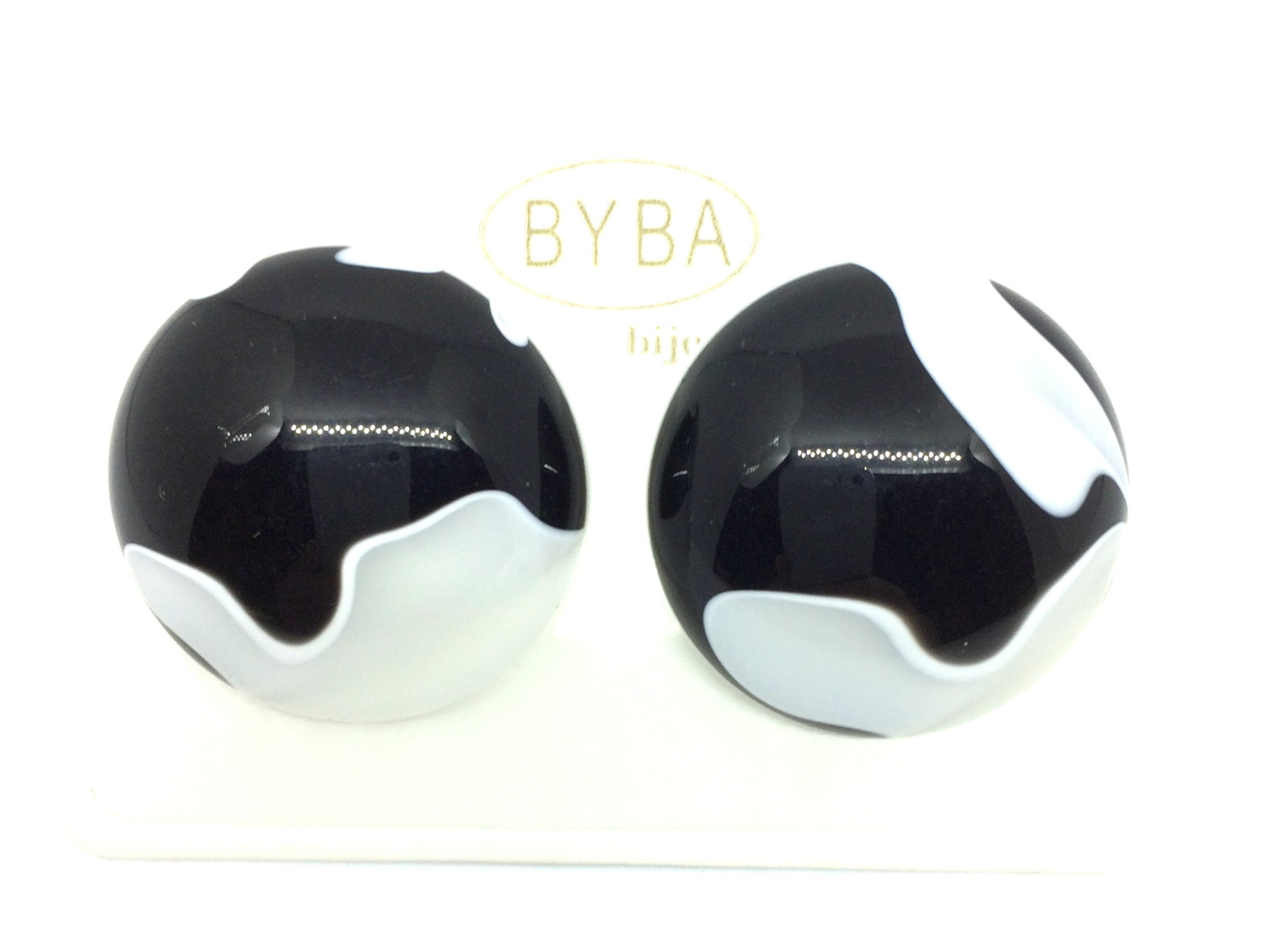 orecchino a clip effetto marmorizzato bianco e nero art. 460644B