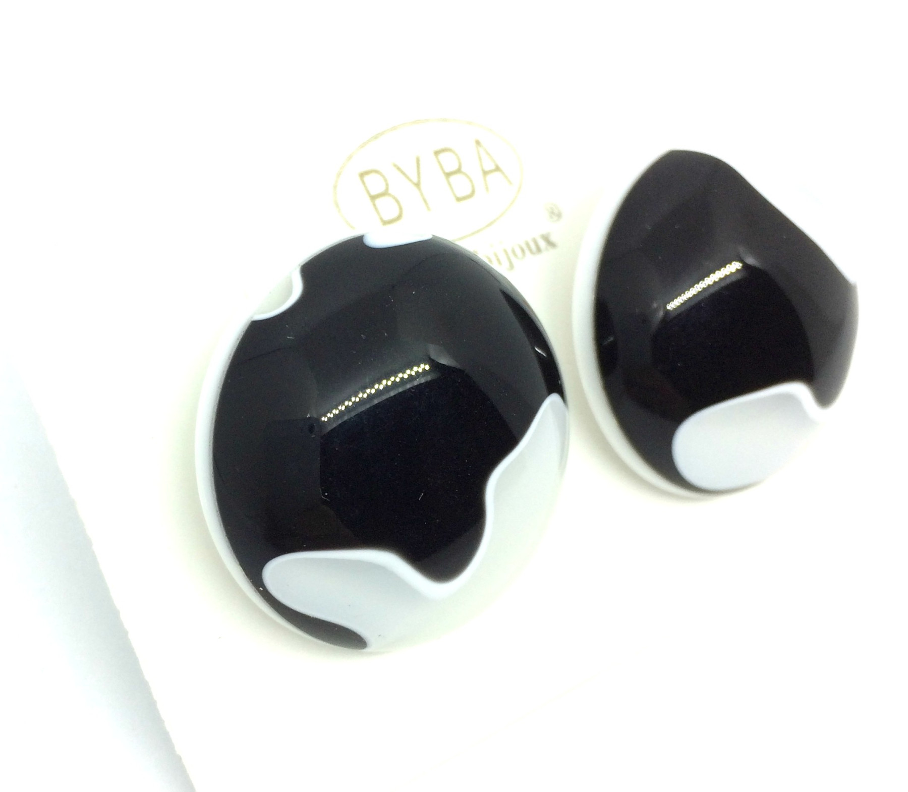 orecchino a clip effetto marmorizzato bianco e nero art. 460644B