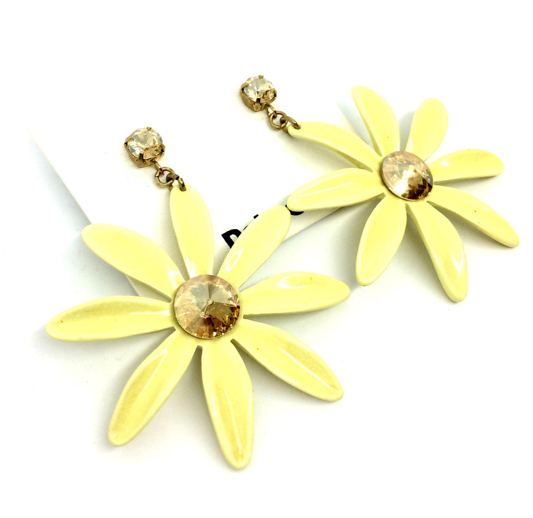 orecchino a perno con  fiore giallo  art. B000014