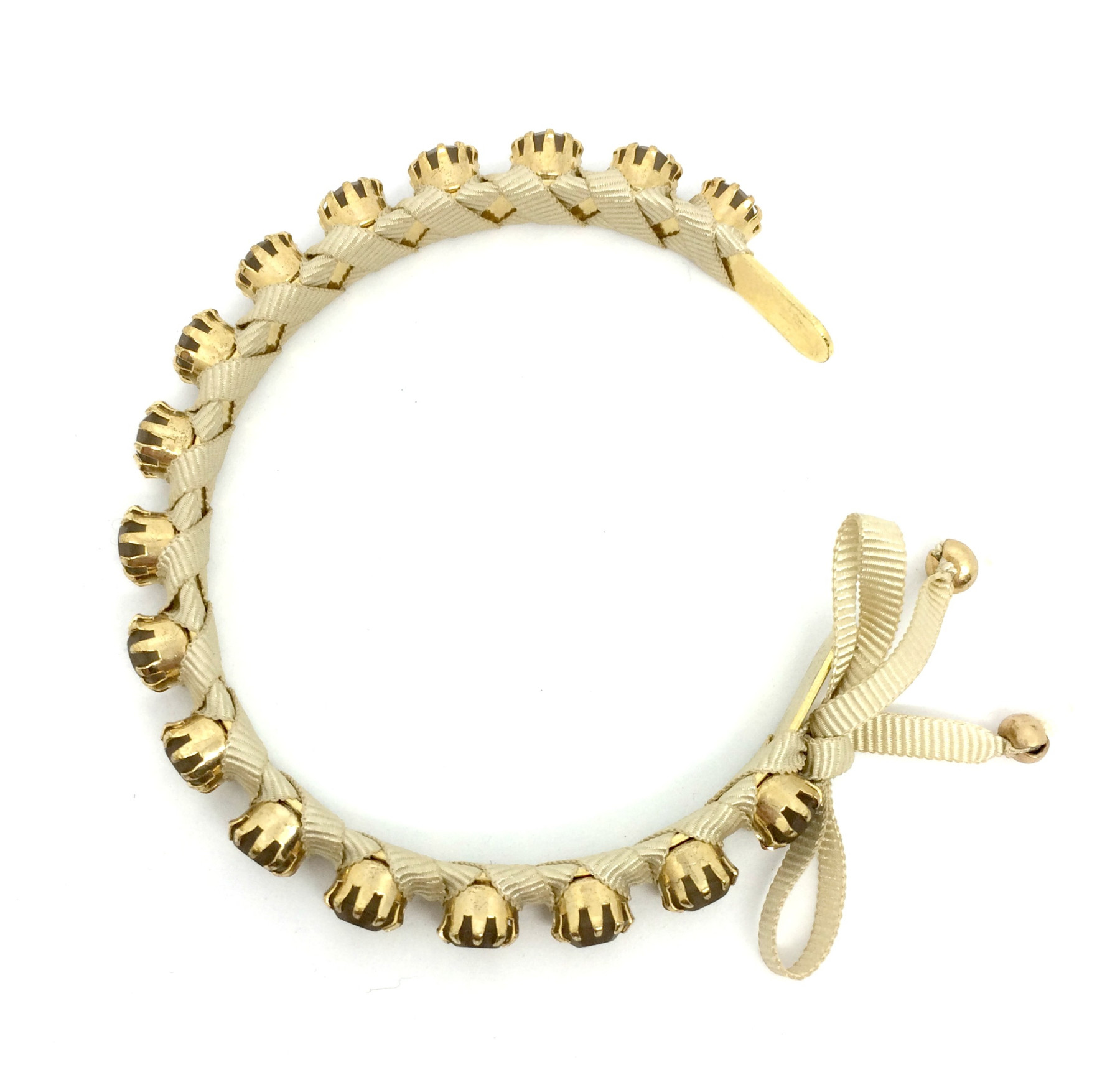 bracciale rigido regolabile con cristalli opachi e nastro beige art. B000076
