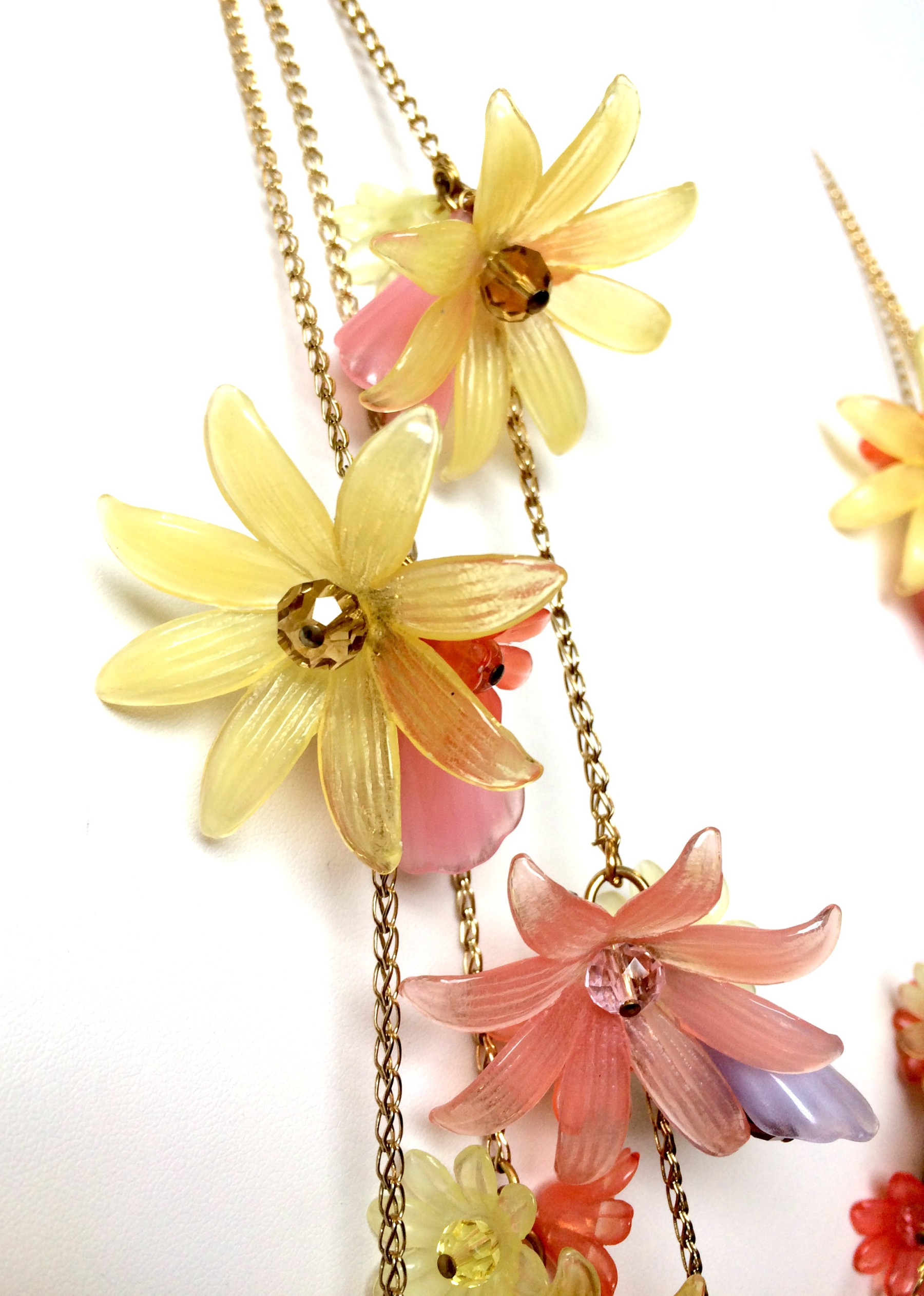 collana lunga multifilo con fiori in resina multicolor art. B000092