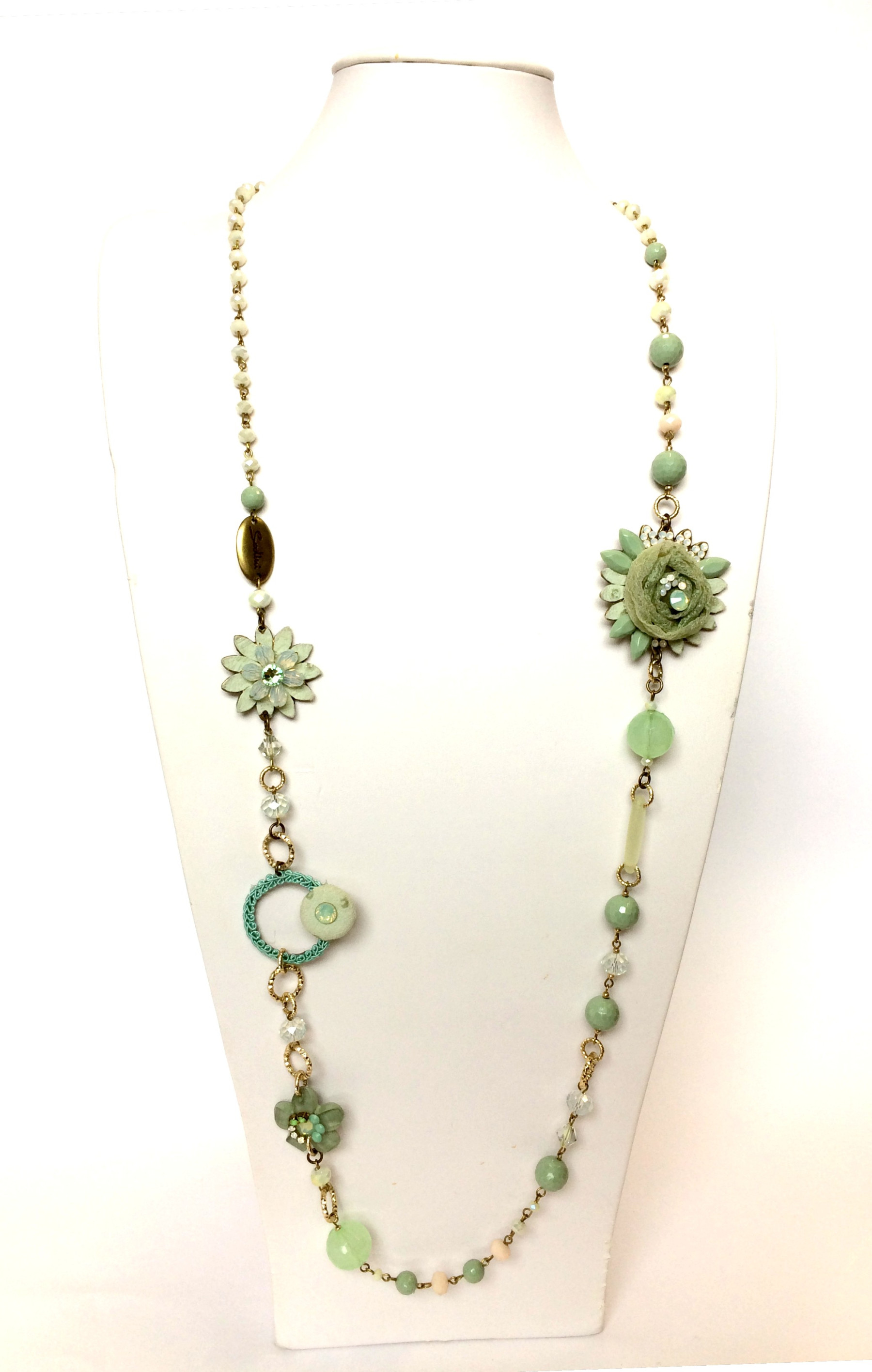 collana lunga con cristalli e fiori verdi art. B000102