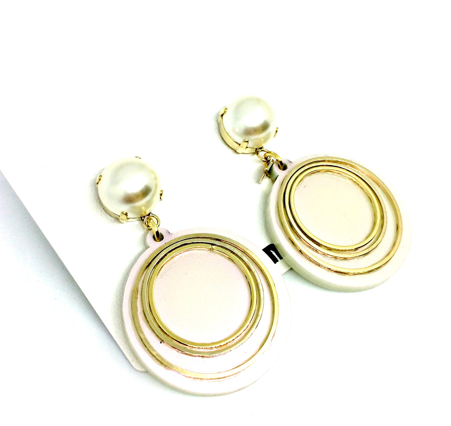 orecchino a perno dorato con cerchio in resina cangiante art. B000209