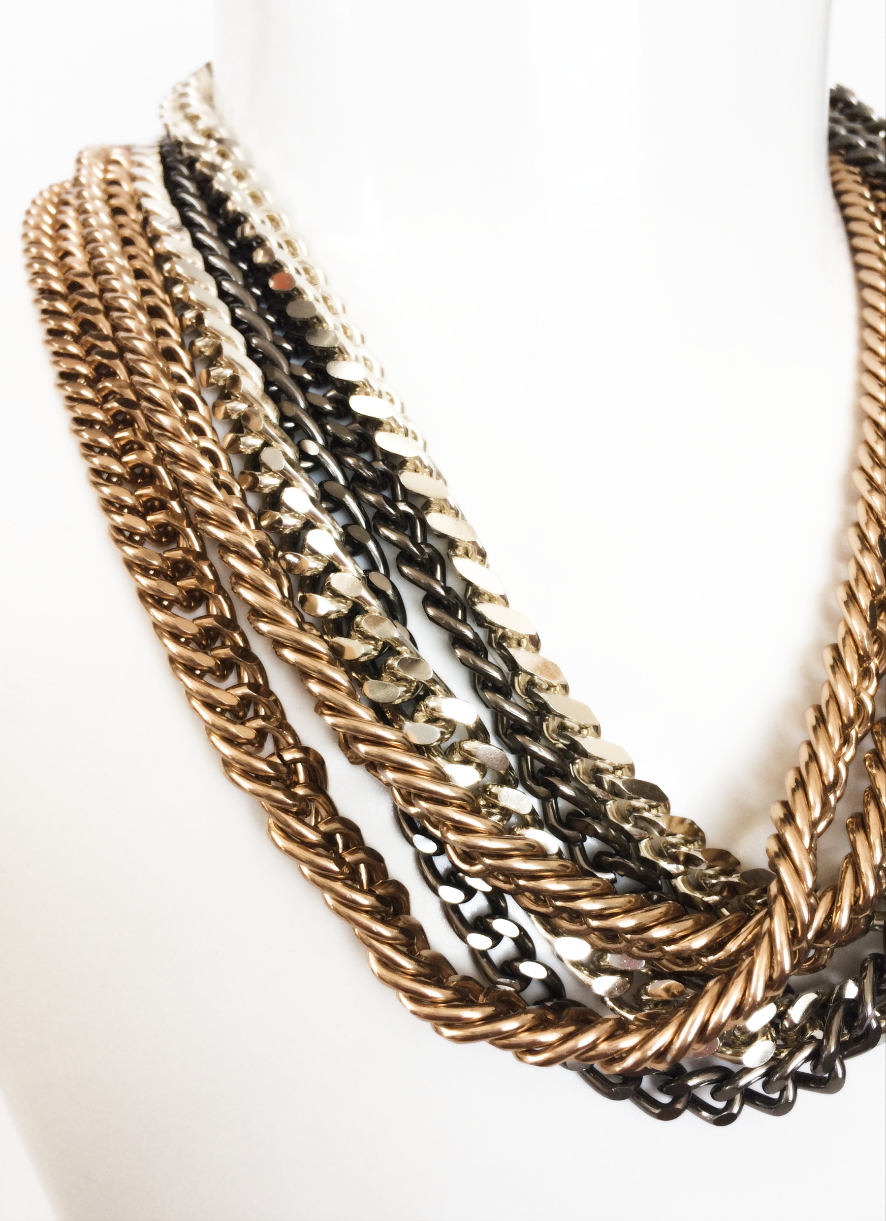collana girocollo multifilo con chiusura in resina madreperlata art. 910119VC