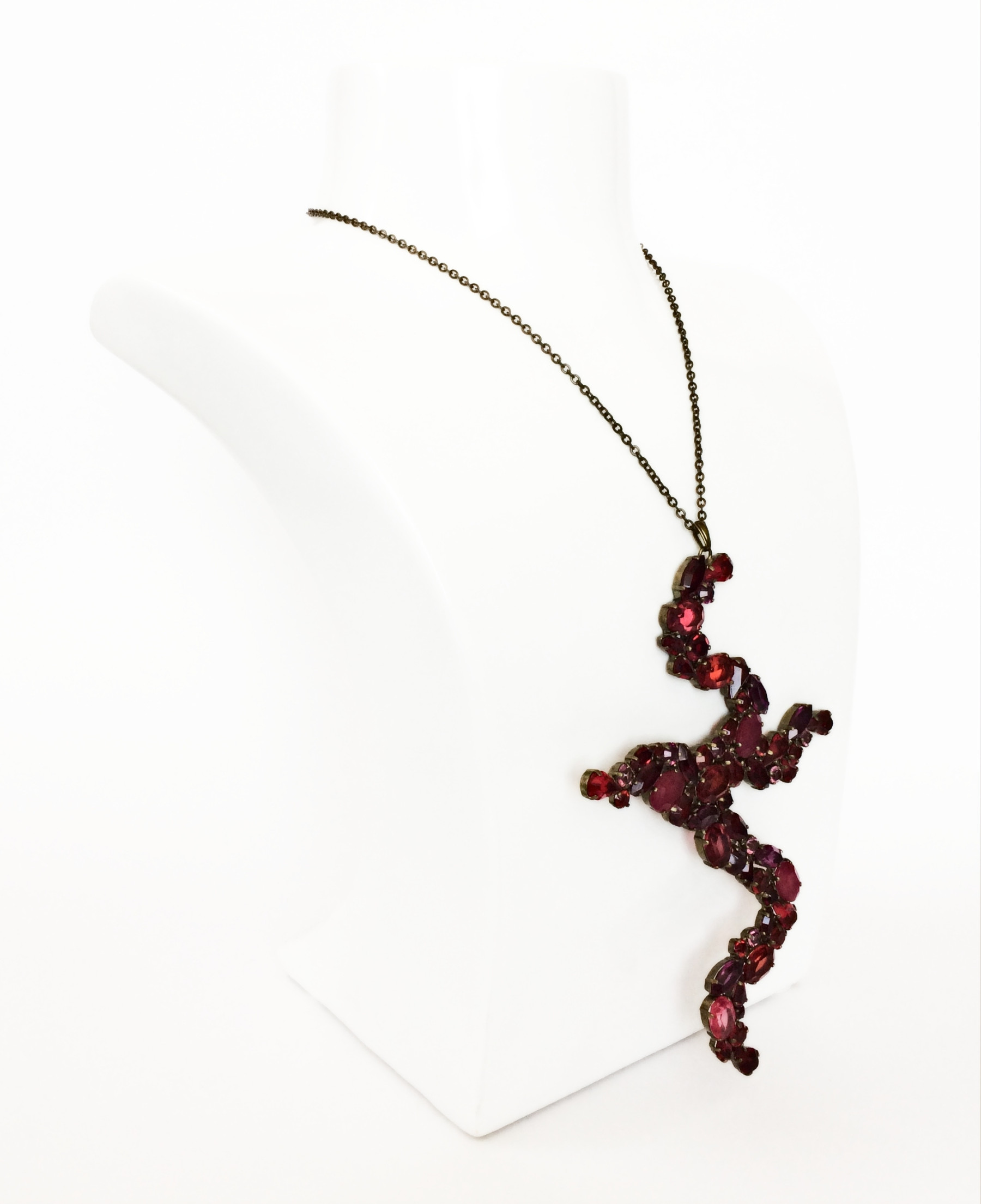 collana girocollo con pendente di cristalli rossi e viola art. 460590T