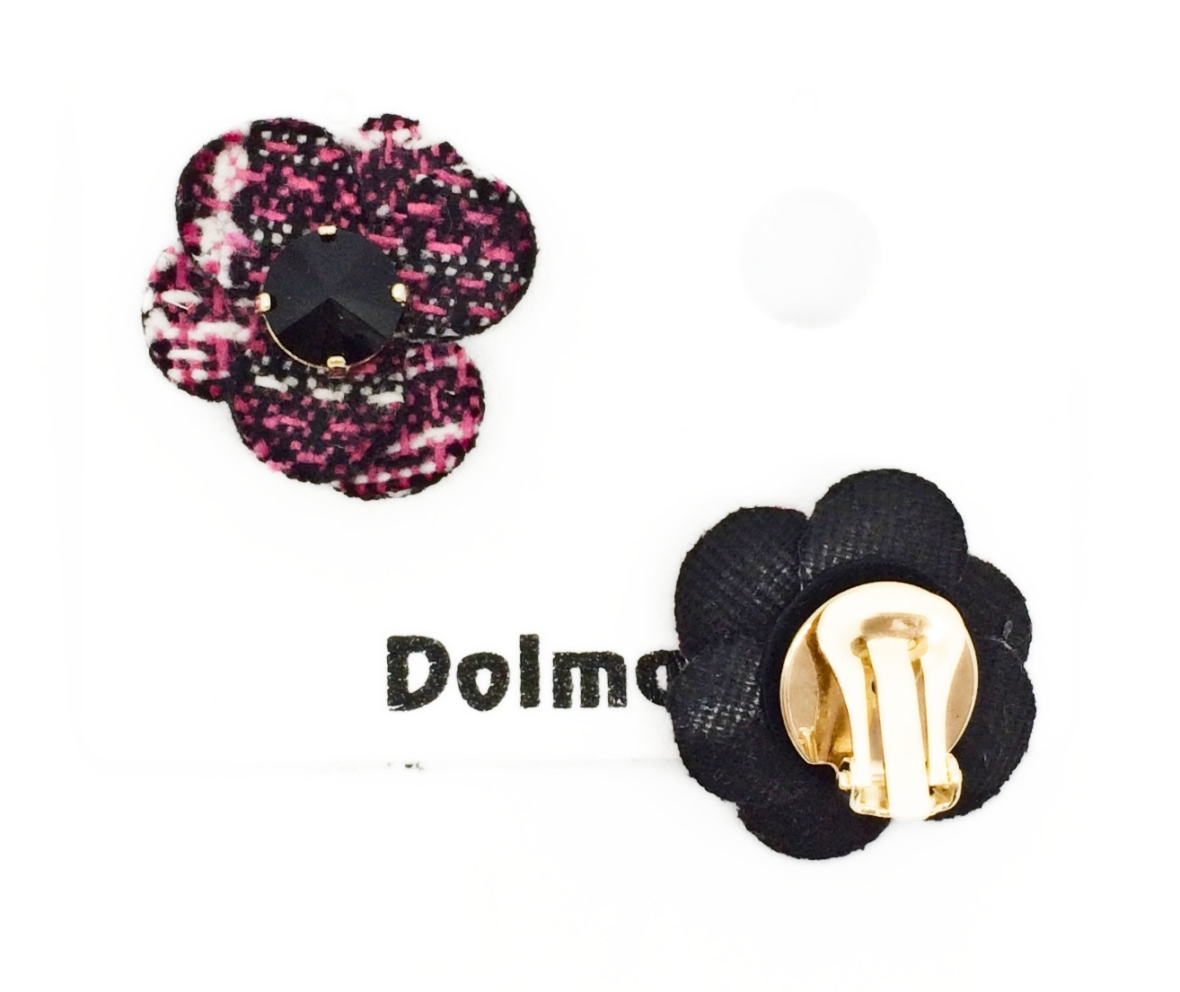 Orecchino a clip con margherita bianco,nero e FUCHSIA art. B000259