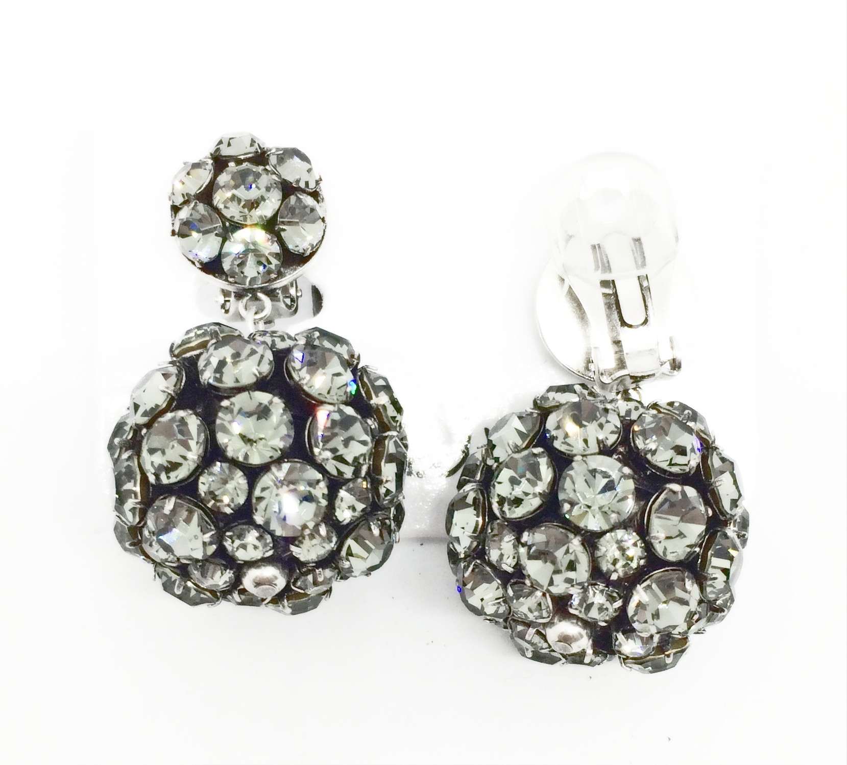 Orecchino a clip canna di fucile con strass grigi incastonati art. 910783C