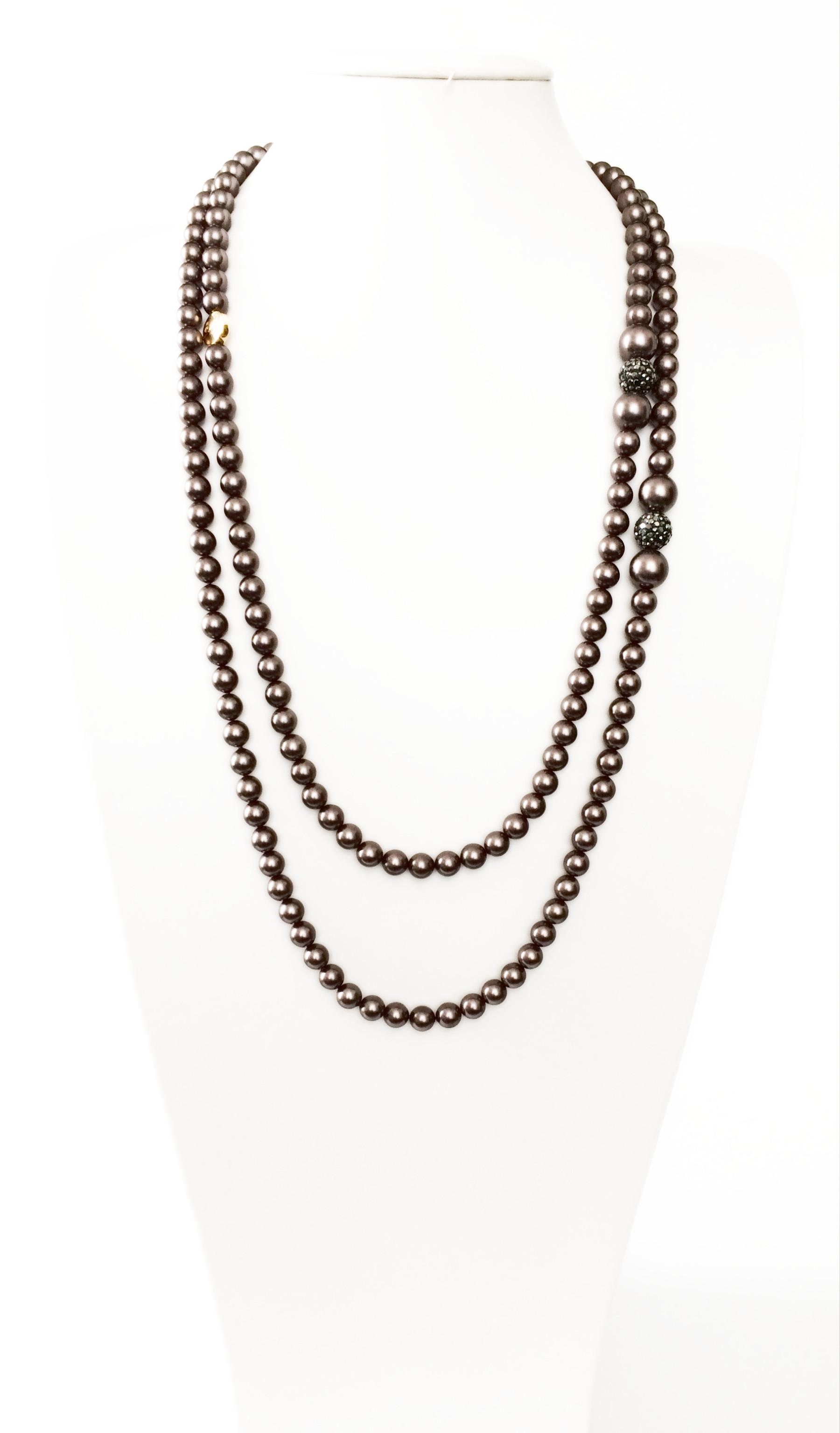 Collana lunga argentata di perle metallizzate lilla art. 930168D