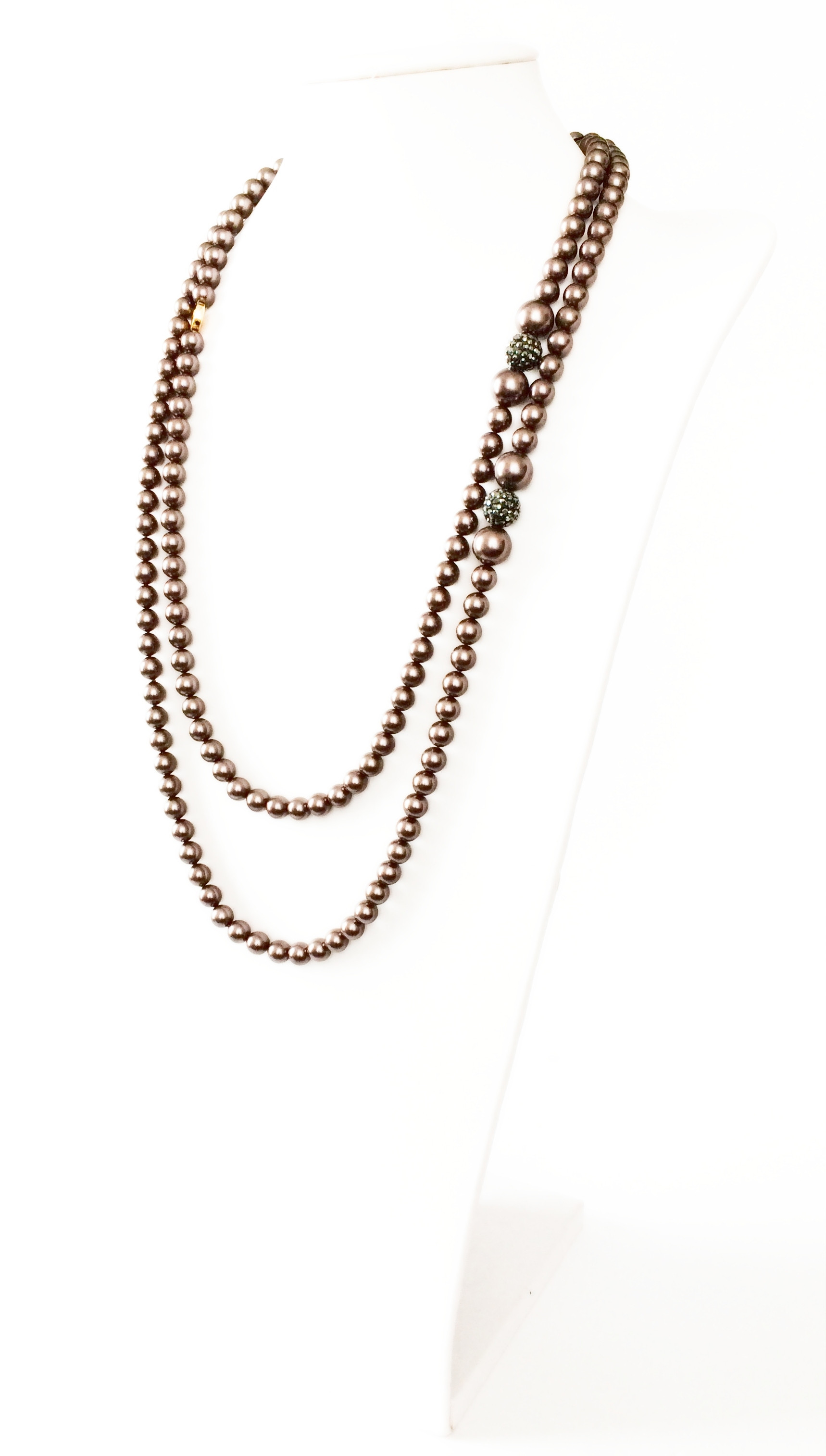 Collana lunga argentata di perle metallizzate lilla art. 930168D