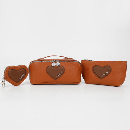 BEAUTY CASE SET DA 3 CON CUORE CUOIO/MORO