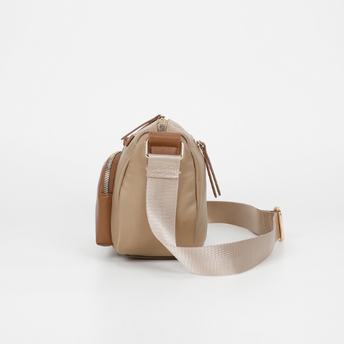 BORSA A TRACOLLA IN NYLON CON DETTAGLI IN PU BEIGE