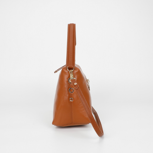 BORSA A SPALLA CON DETTAGLIO OCCHIELLI CUOIO