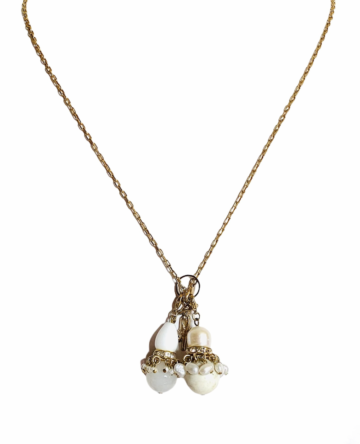 COLLANA LUNGA DORATA CON CHARMS DI PIETRE BIANCHE ART. B000581