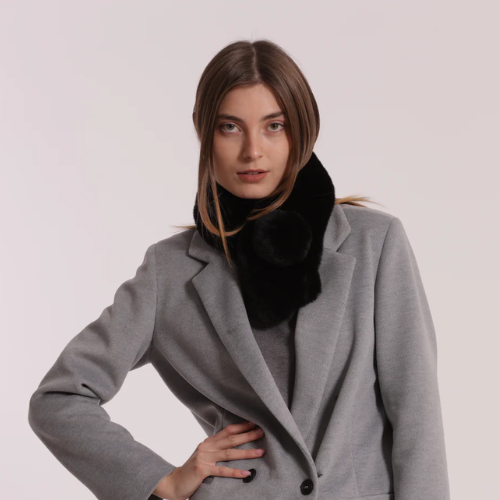 GIROCOLLO EFFETTO PELLICCIA CON PON PON NERO