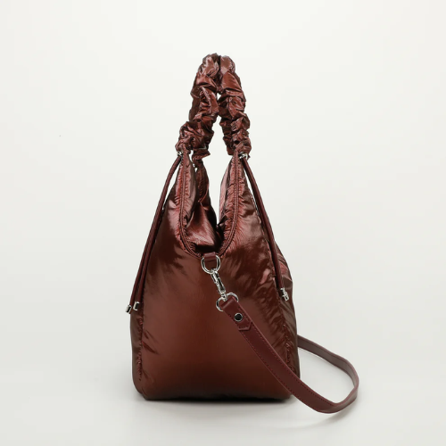 BORSA A SPALLA IN NYLON CON MANICO ARRICCIATO BORDEAUX
